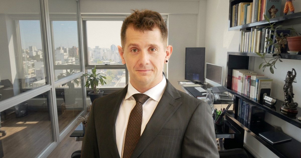 Javier Díaz Gurruchaga, lawyer, in his office in Viña del Mar